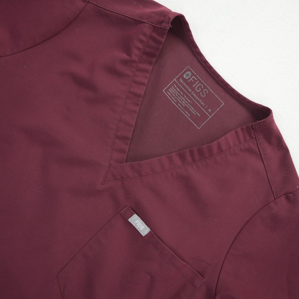 FIGS Technical Collection Scrub Top Mens Medium Burgundy Maroon V-Neck Pocket